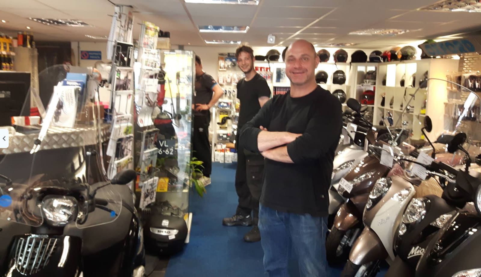 Het team van Dila in de winkel in Purmerend